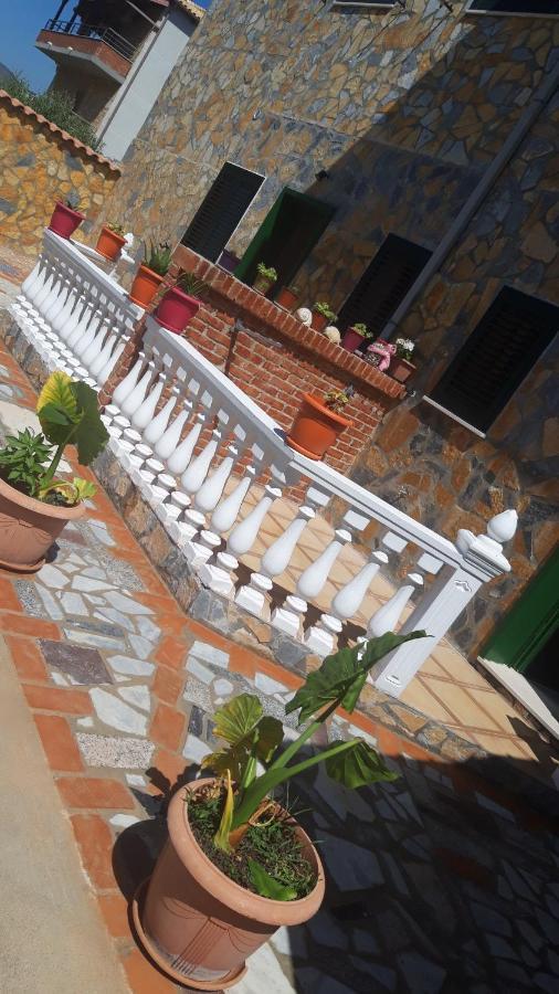 Villa Fredi Orikum Esterno foto